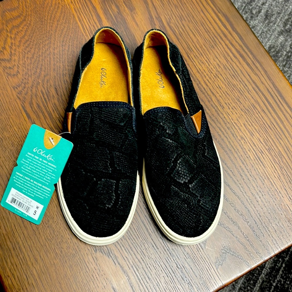 Olukai Pehuea Leather Black SZ 5 women’s